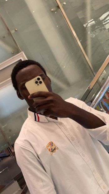 A strong project arises from a deep collaboration. I design, develops & delivers website that drive results and win awards. 
